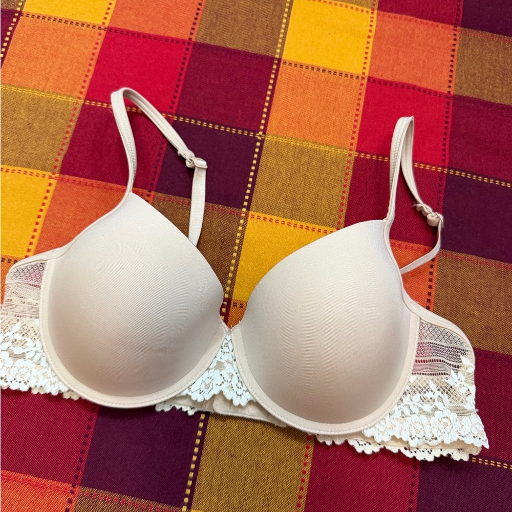 Wacoal Lace Accent Bra in Cream